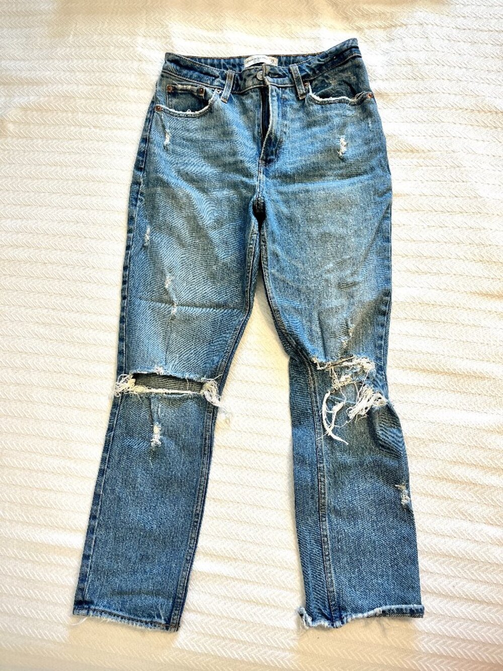 Abercrombie Curve Love High Rise Mom Jeans Distressed | Size 26 / 2R